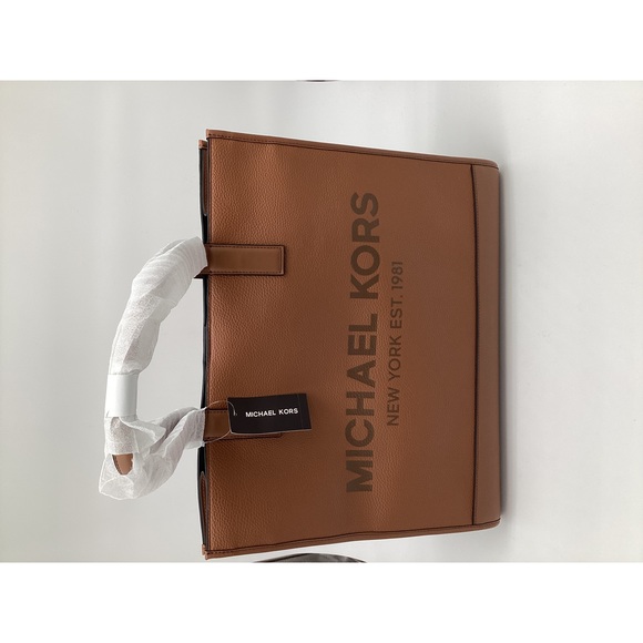 【Courreges】送料/関税込 Women's Logo Leather Tote Courrèges Medium Sleek Tote Bag | Black | FARFETCH JO